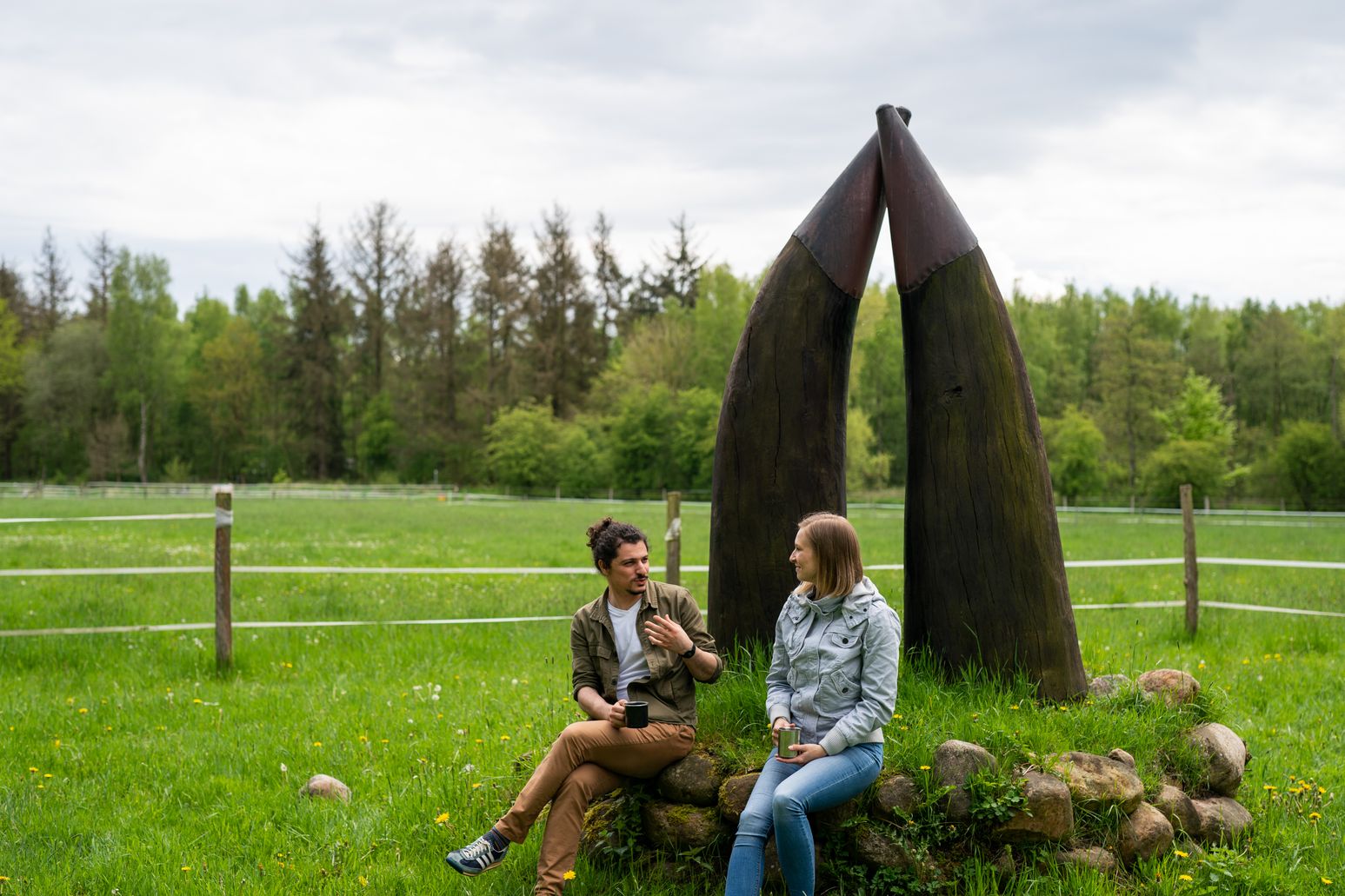 Radfahrer am Rastplatz Neumünster Tierpark