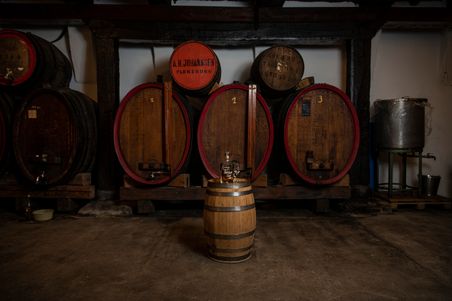 Fässer der Rummanufaktur Johannsen.