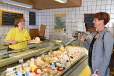 Käsesorten von der Käsestraße Schleswig-Holstein im Hofladen erkunden. Kreis Steinburg