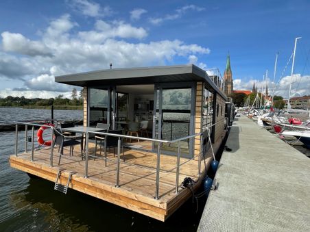 Außenansicht von einem Hausboot