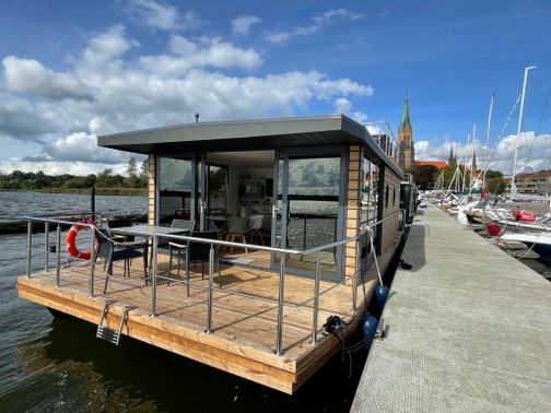 Außenansicht von einem Hausboot