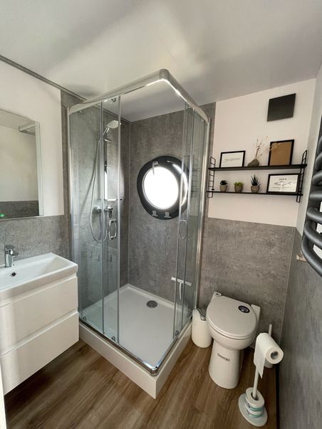 Badezimmer auf einem Hausboot