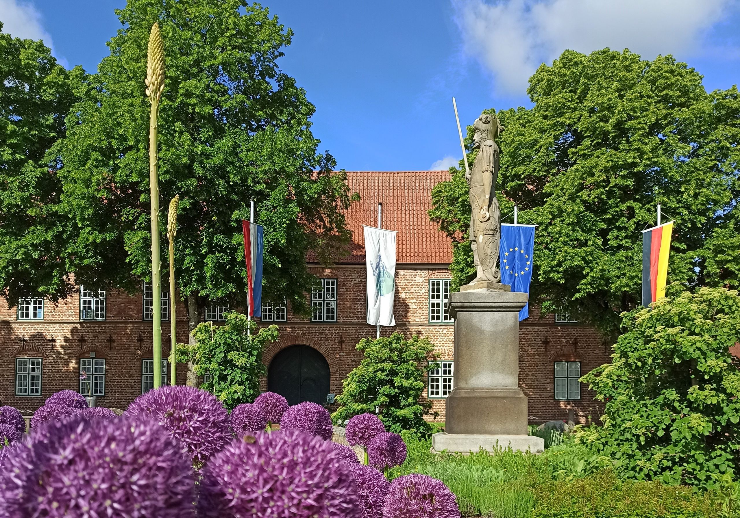 Blick auf den Roland und das Schloss in Bad Bramstedt